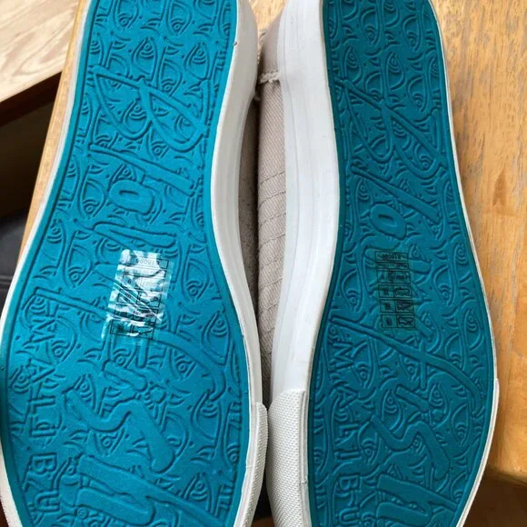 blowfish malibu sneakers distessed gray slip on for women size 9 NEW - Picture 5 of 6